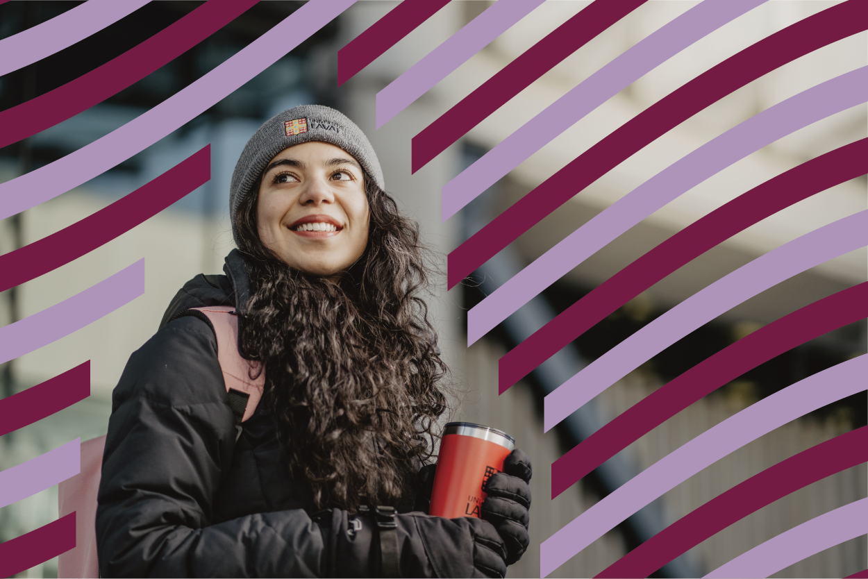 Étudiante qui regarde vers l'avenir