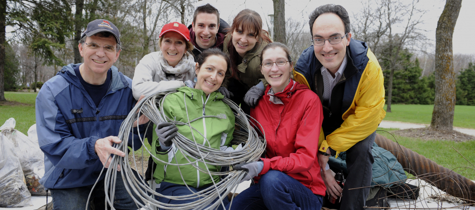 Groupe de bénévole à la collecte du boisé