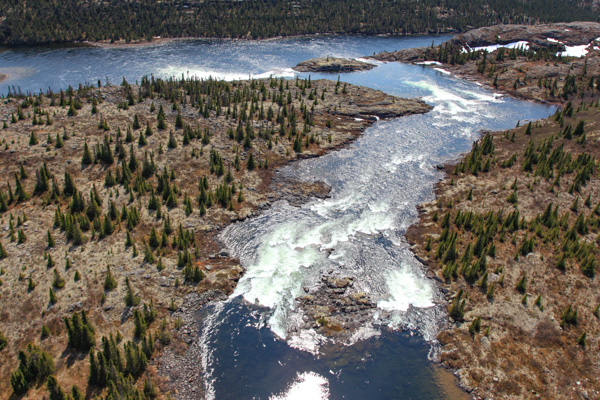 Rivière dans la toundra
