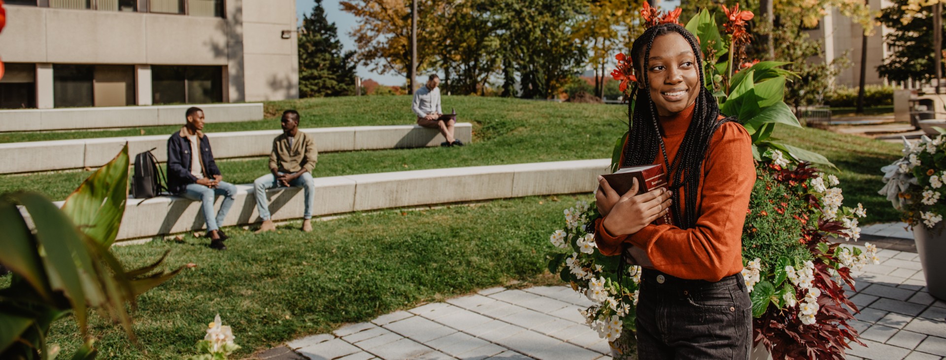 Étudiante sur le campus