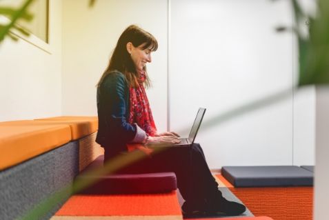 femme en télétravail