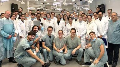 Groupe d'étudiantes et d'étudiants au Doctorat en médecine