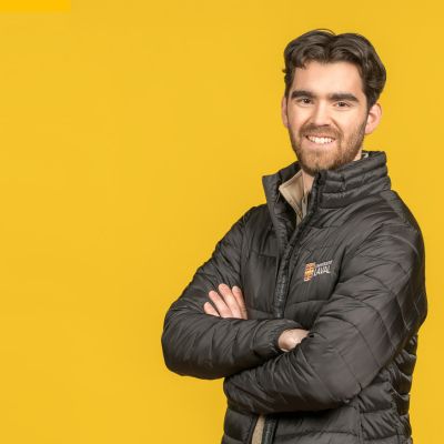 Jeune homme souriant manteau hiver ULaval